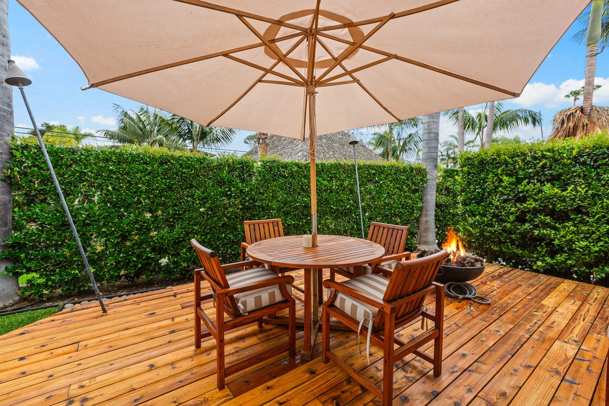 Daytime patio dining by the fire pit
